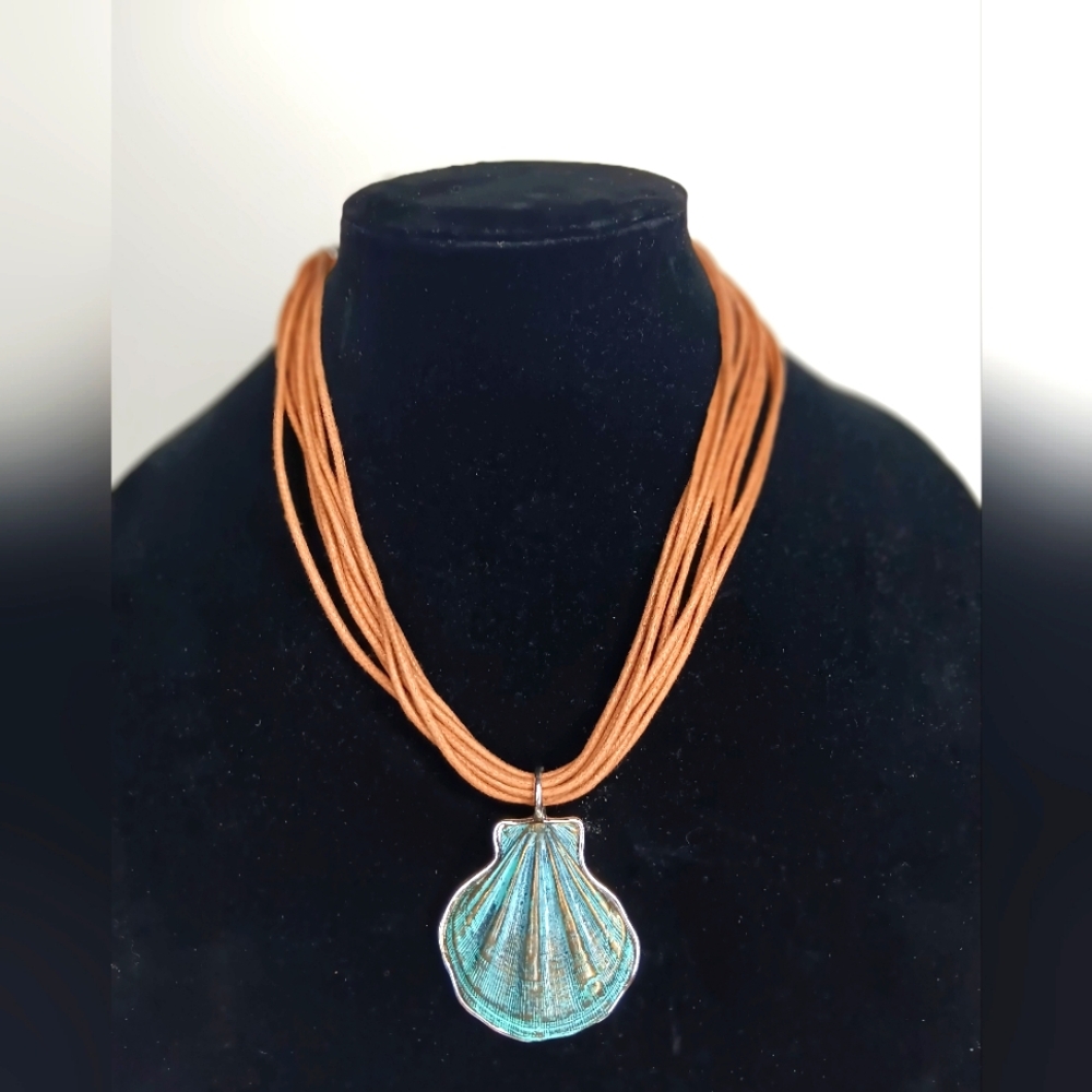St Thomas Elegant Blue and Tan Shell Pendant Necklace